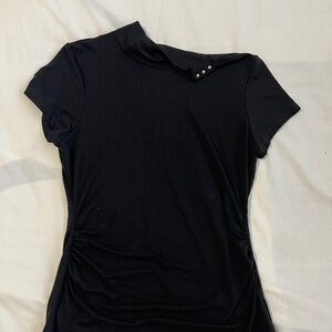 CUTE FLATTERING WHITE HOUSE BLACK MARKET TOP - SMALL